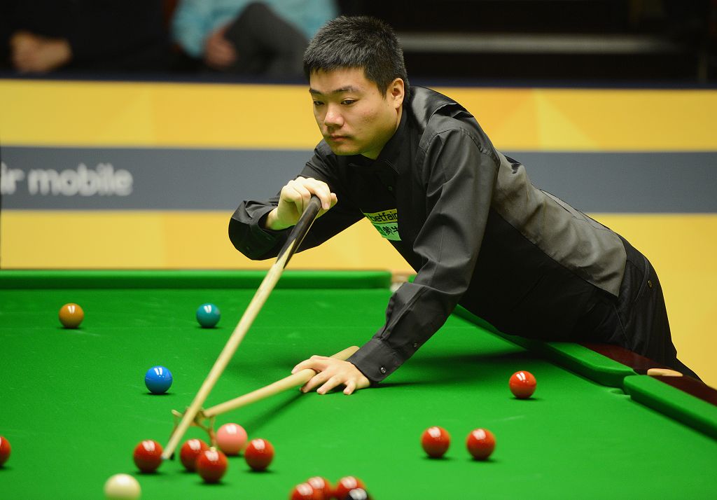 场上展现更 场上展现更